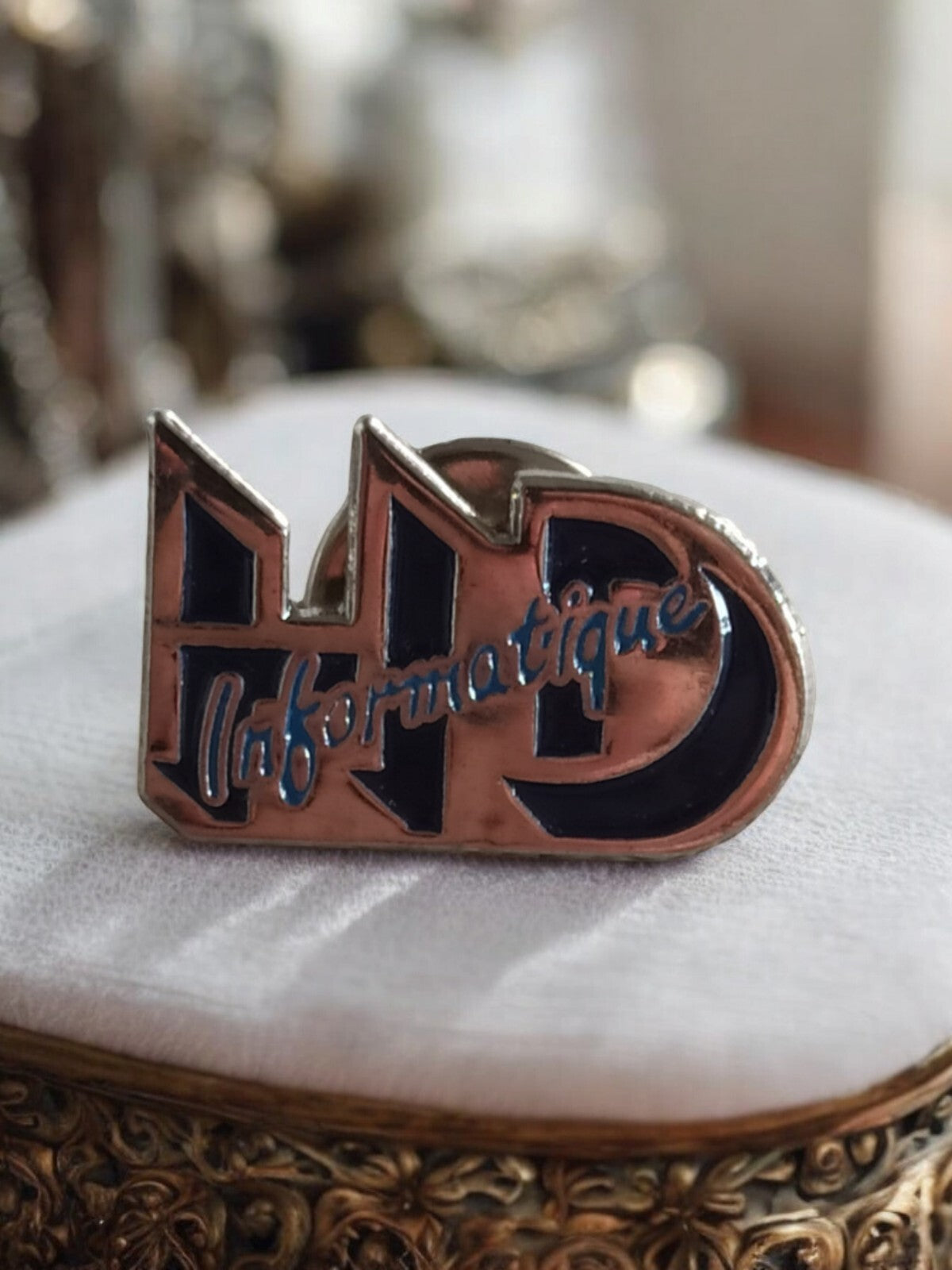 Pin's vintage HD Informatique noir bleu, badge rétro années 80-90