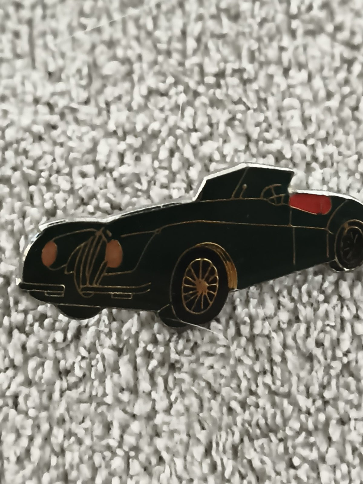 Pin's vintage voiture de collection cabriolet noire, émaillé, auto rétro (Ref 1)