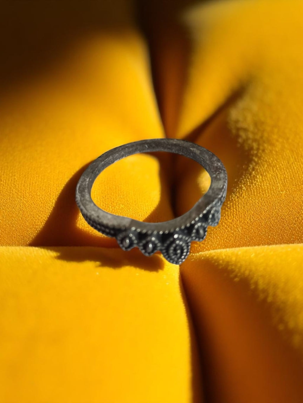 Bague vintage fantaisie noire, motif perlé rétro, taille 52, accessoire rétro