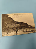Ancienne carte postale animée Saint-Cast plage Rochers vintage noir et blanc