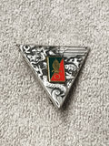Médaille ancienne triangle relief dragons émail insigne légion