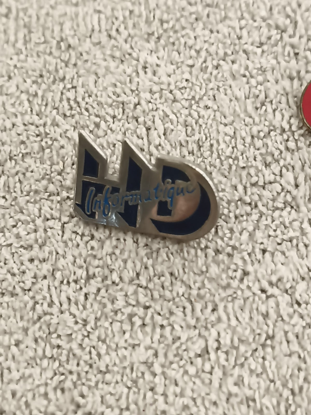 Pin's vintage HD Informatique bleu, badge publicitaire rétro années 90 (Ref 2)