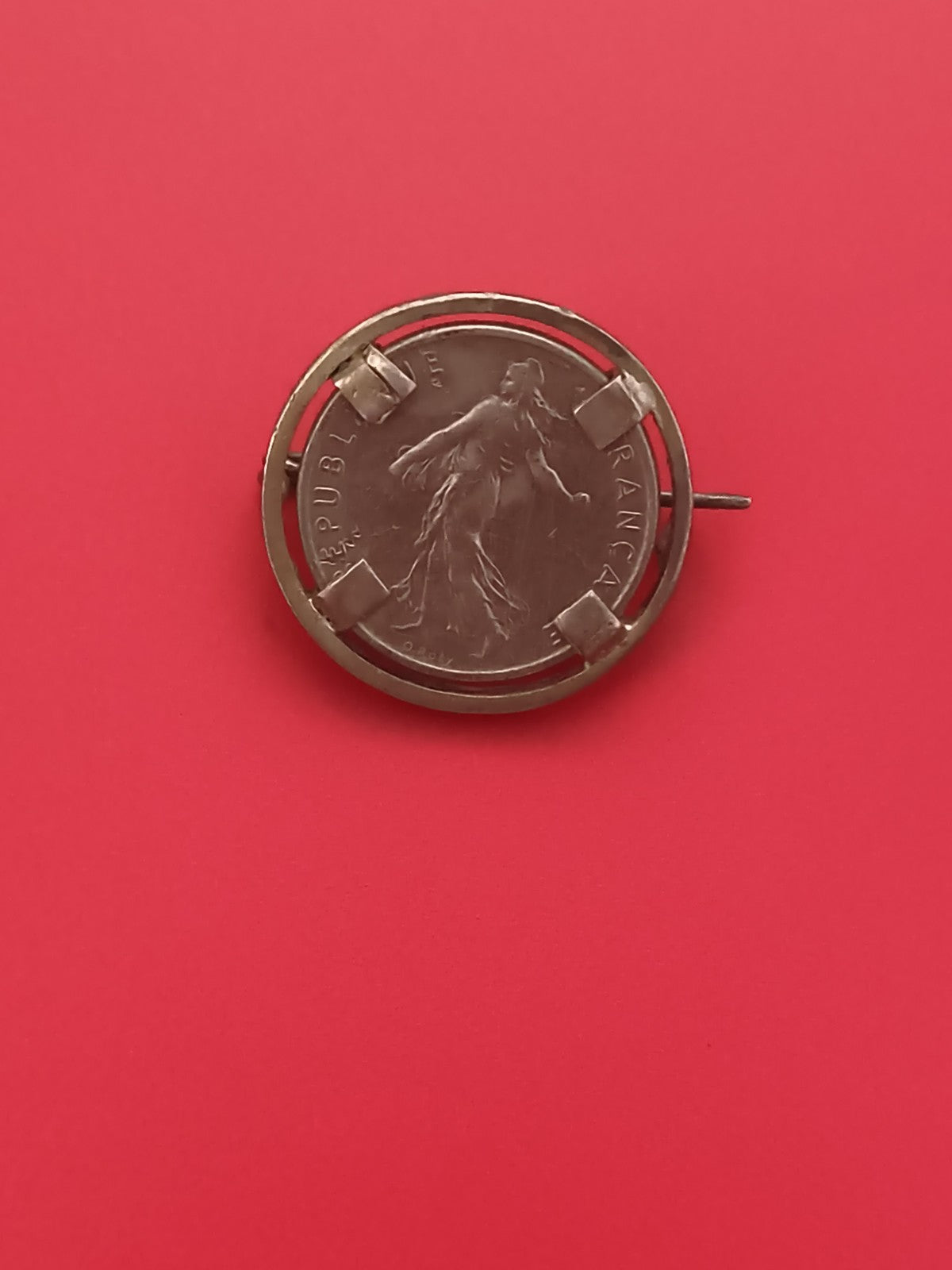 Broche ancienne pièce République Française, monture ronde, vintage médaille