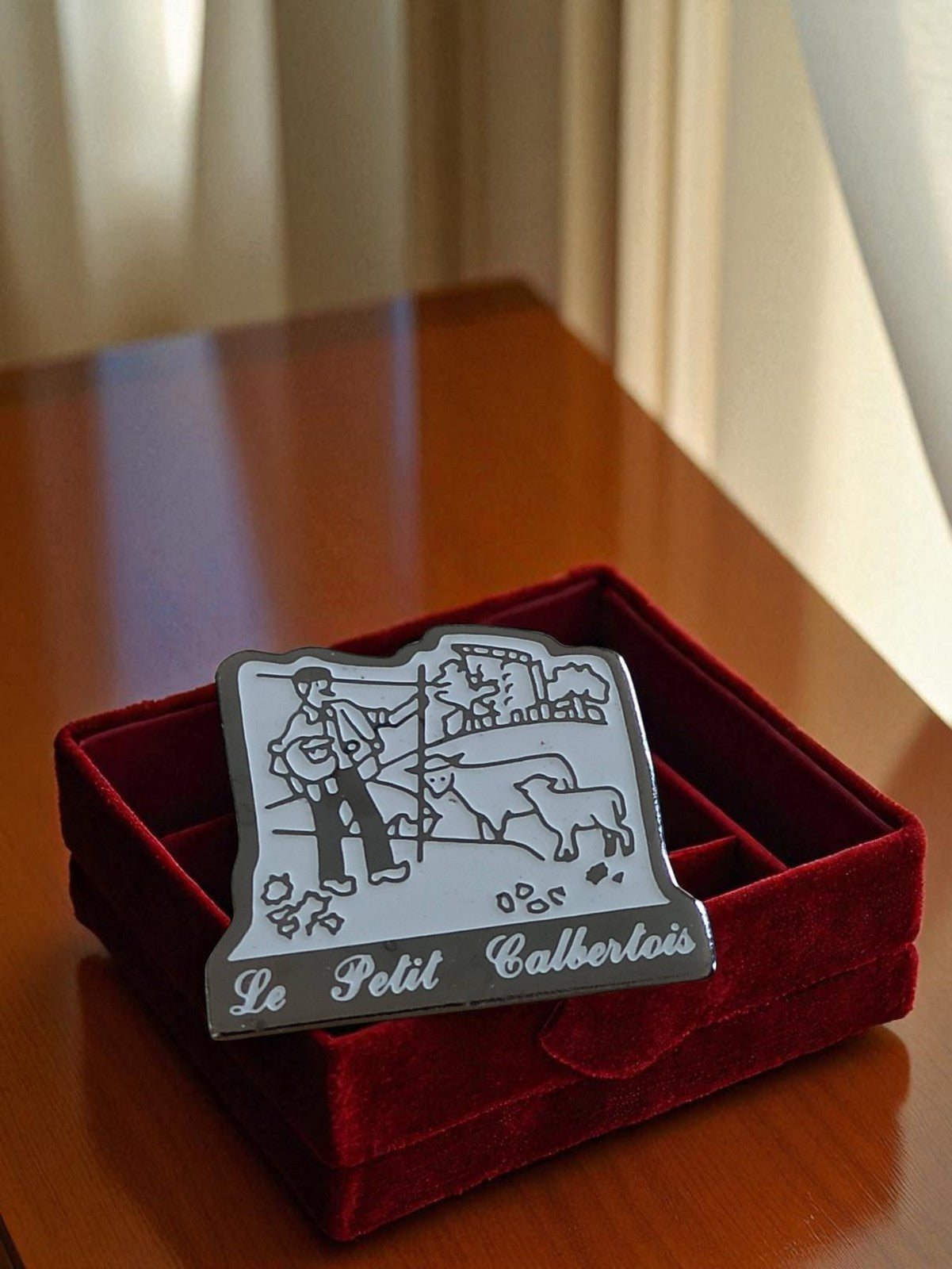 Pin's Le Petit Calbertois édition limitée vintage publicitaire
