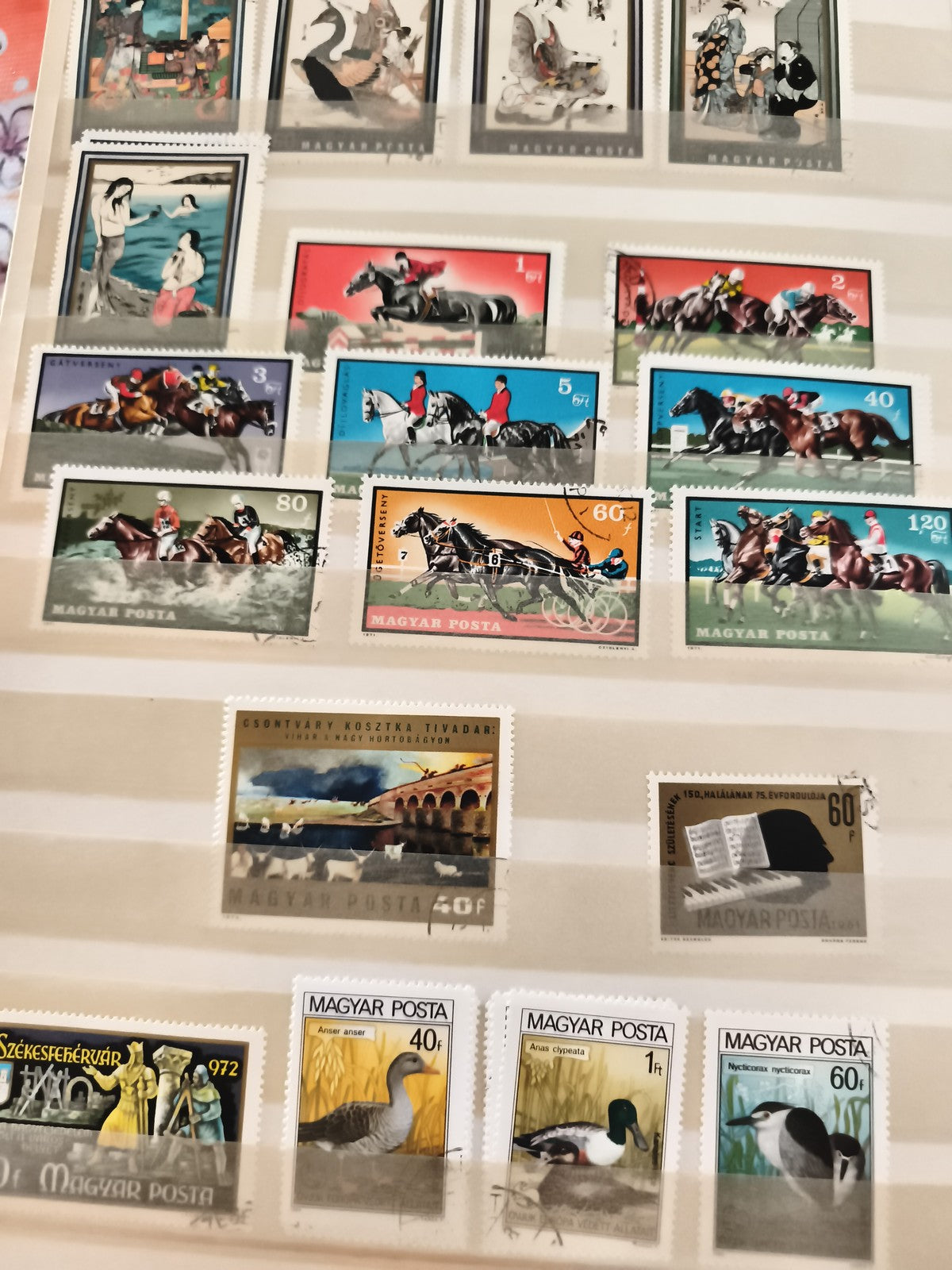 Timbres anciens Hongrie Magyar Posta chevaux oiseaux thématiques vintage philaté