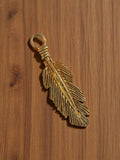 Pendentif plume vintage métal doré années 50 bijou ancien deadstock