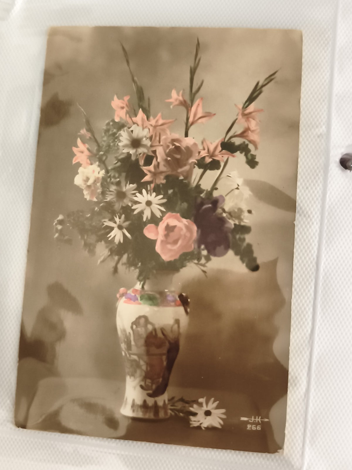Carte postale ancienne bouquet de fleurs vase illustré JHK 266 vintage