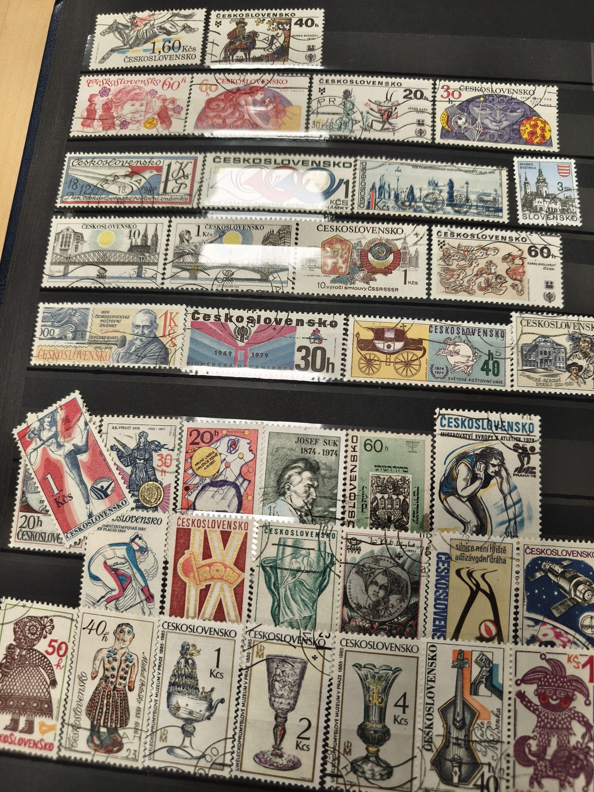 Lot de timbres Tchécoslovaquie oblitérés, motifs variés, couleurs vives