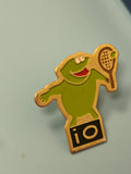 Vintage pin's tennis io vert joueur raquette émaillé années 80-90 rare