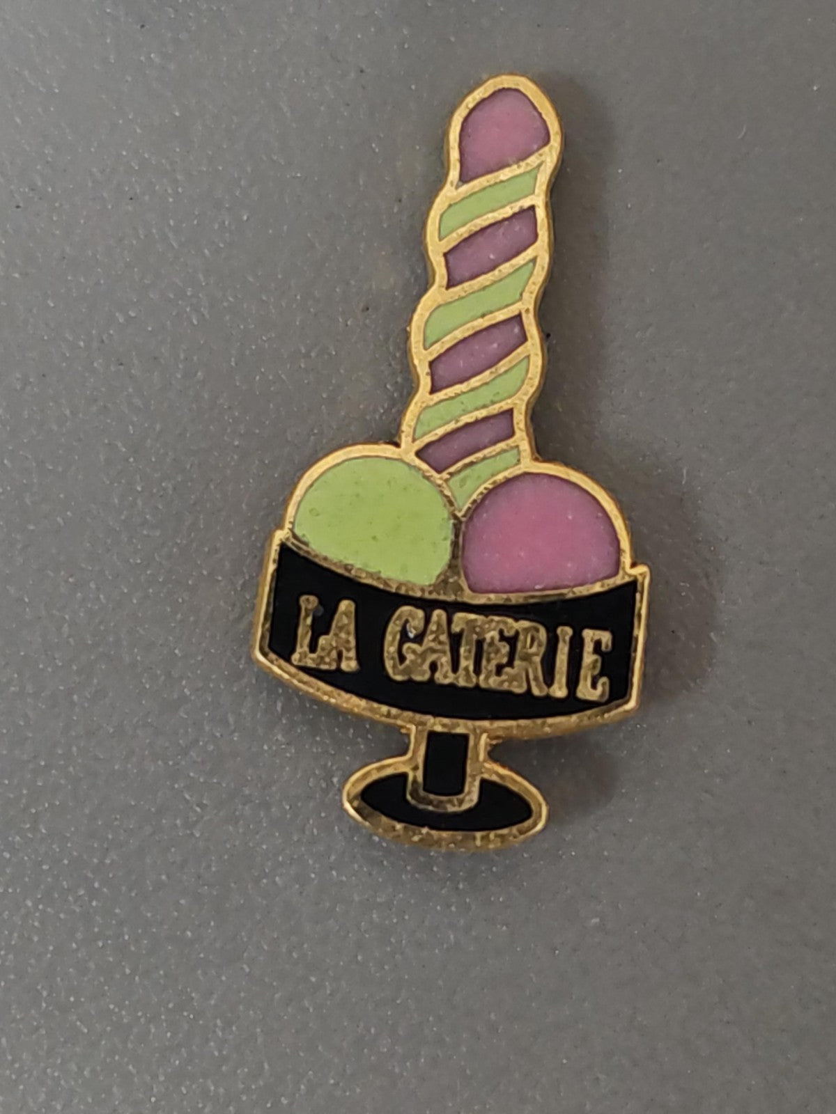 Pin's vintage La Gaterie ancien badge publicitaire rétro collection France