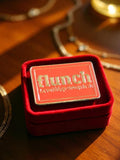 Pin's Flunch publicitaire vintage édition limitée rouge, logo émaillé rétro