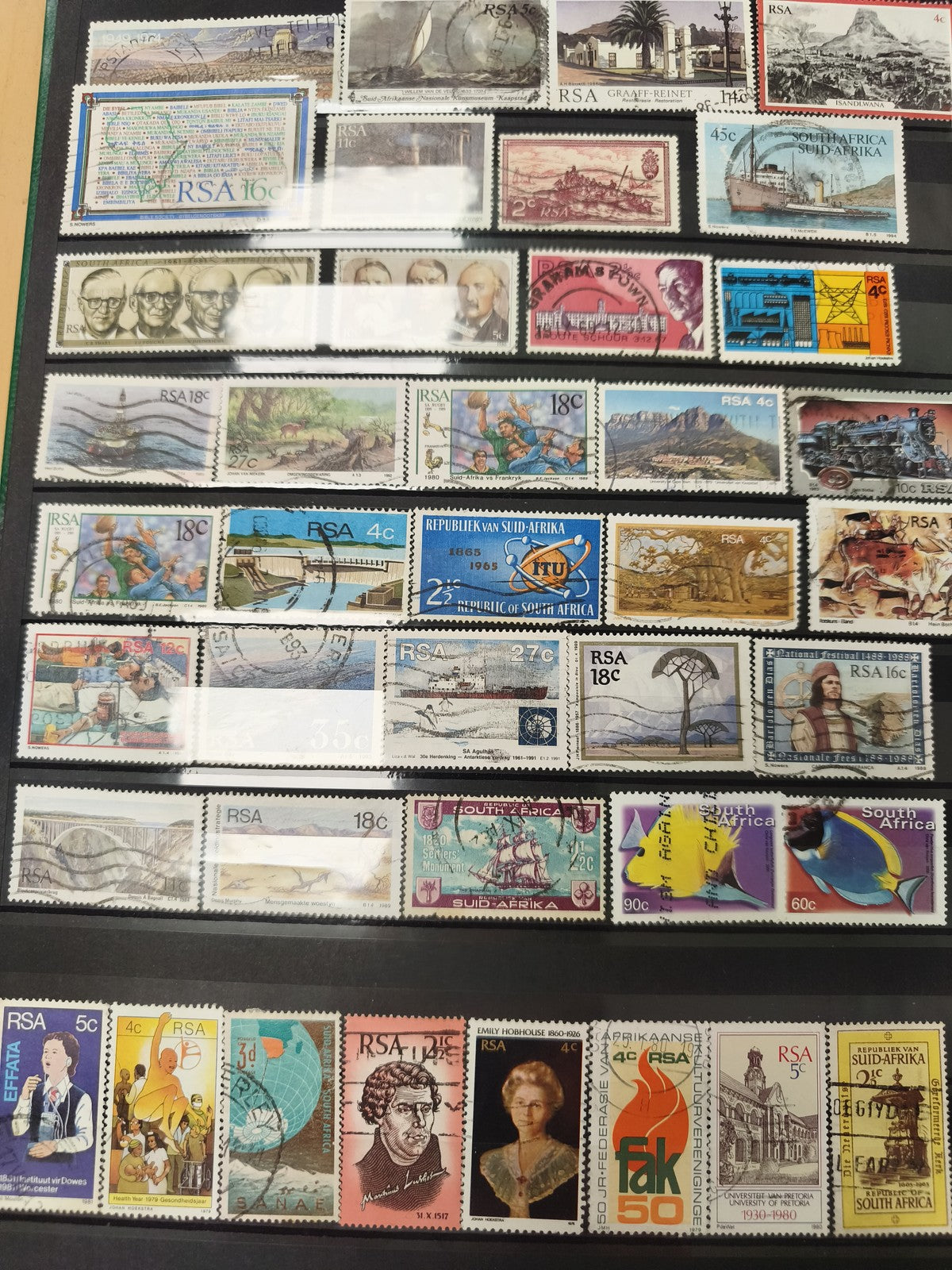 Lot de timbres philatélie Afrique du Sud multicolores ? Divers motifs visibles