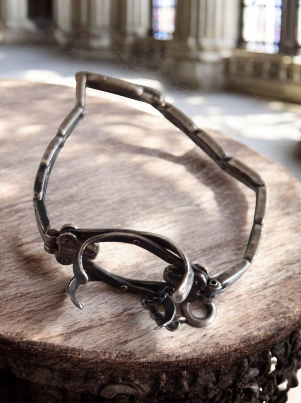 Bracelet vintage métal patiné style menottes rétro industriel