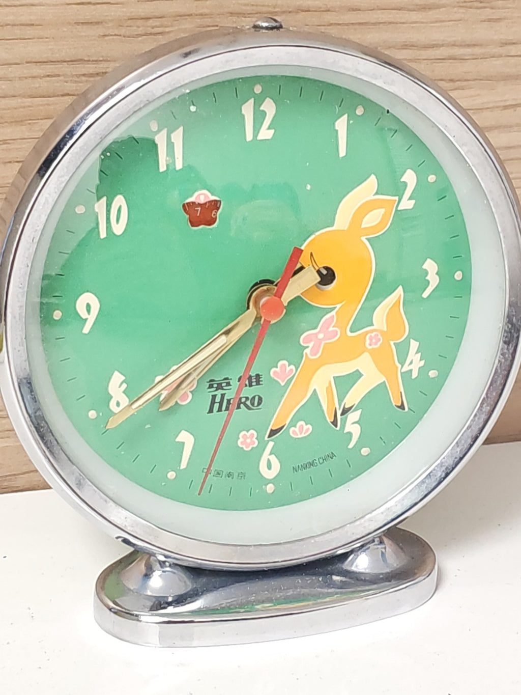 Réveil vintage héros chinois ancien, horloge mécanique animée motif Bambi rare