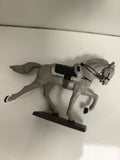 Figurine cheval ancien en plomb peint gris selle noire vintage déco jouet