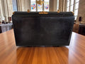 Sac à main vintage cuir lézard noir, cadre métal doré, ancien doctor bag