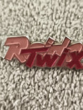 Pin's vintage Twix logo rouge, badge publicitaire ancien années 90 (Ref 1)