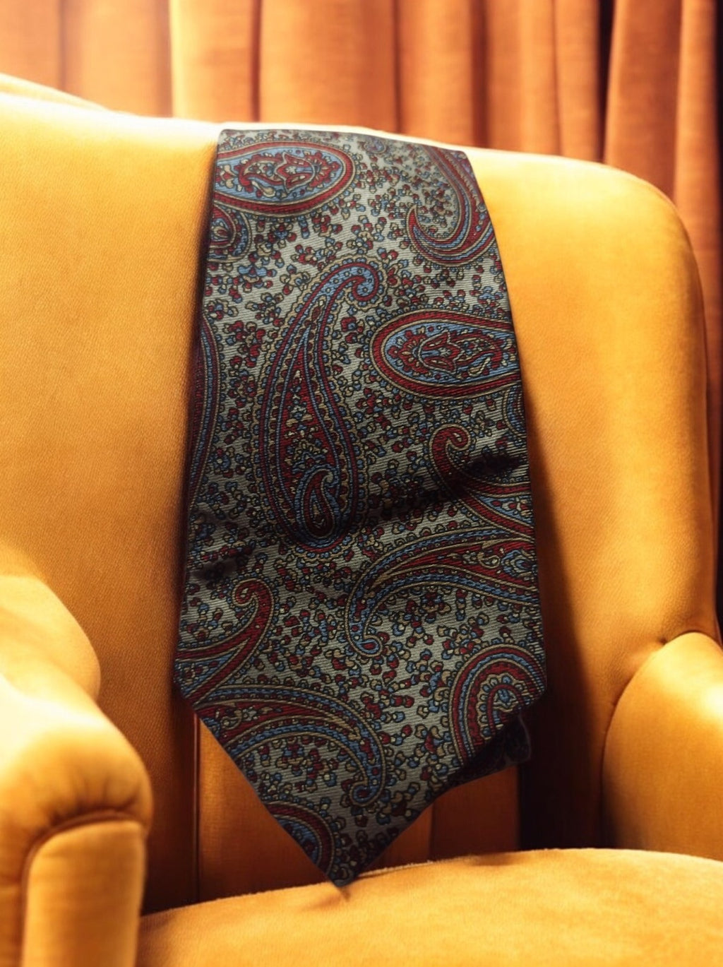 Cravate vintage Gipade motif cachemire bleu rouge élégante rétro
