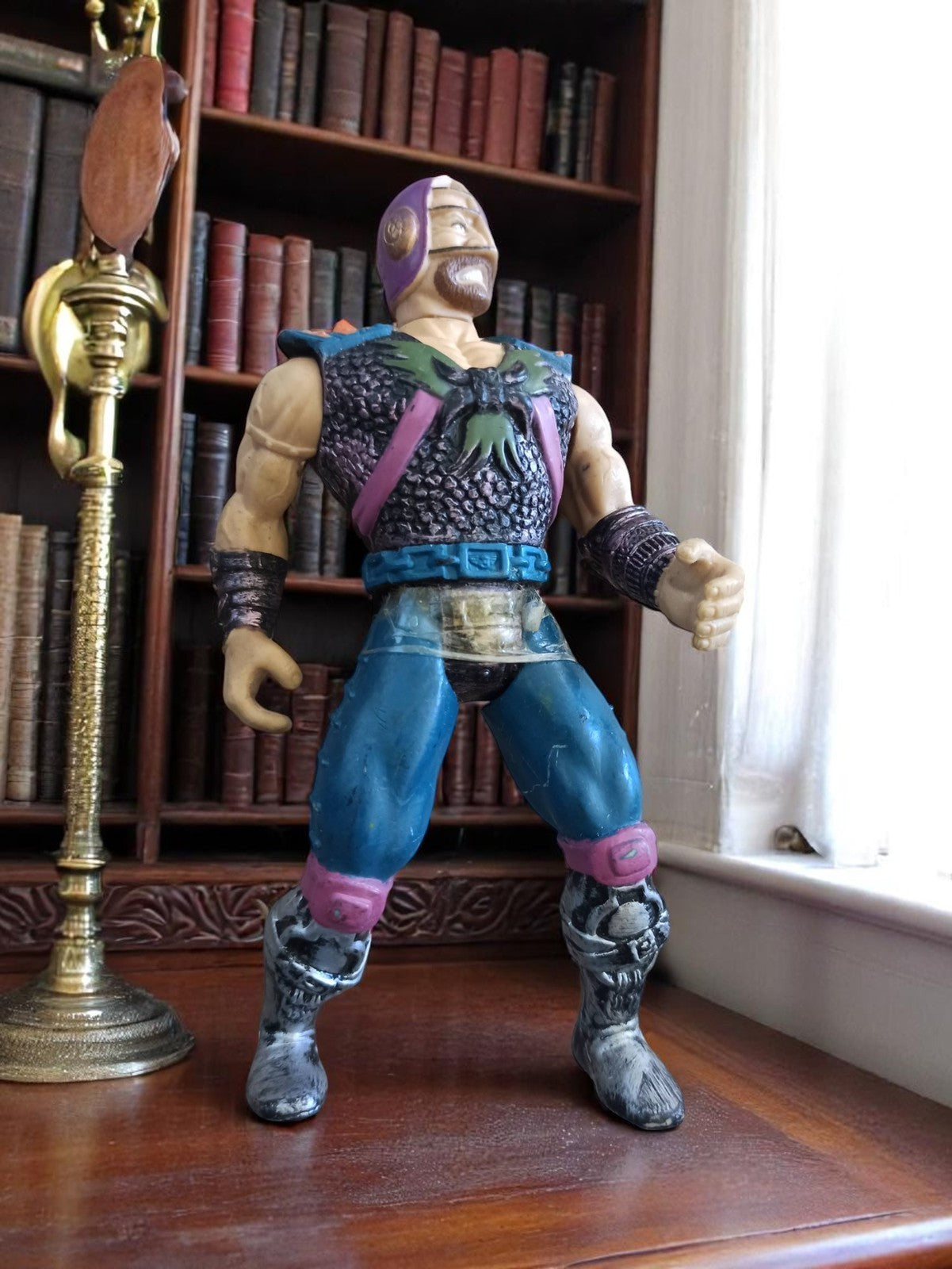 Figurine Mannix Knight Warrior Monsters bootleg MOTU articulée couleur violette