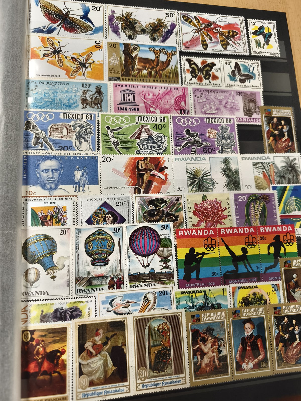 Lot de timbres illustrés Rwanda et internationaux, thèmes variés, couleurs vives