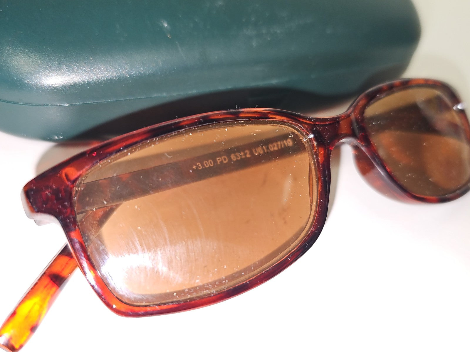 Paire de lunettes de vue Auriol bakélite monture optique rétro élégante