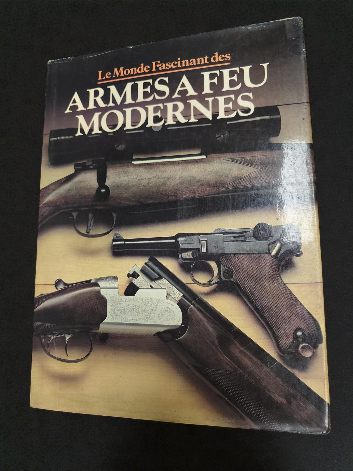 Livre ancien rare Le monde fascinant des armes à feu modernes, édition vintage