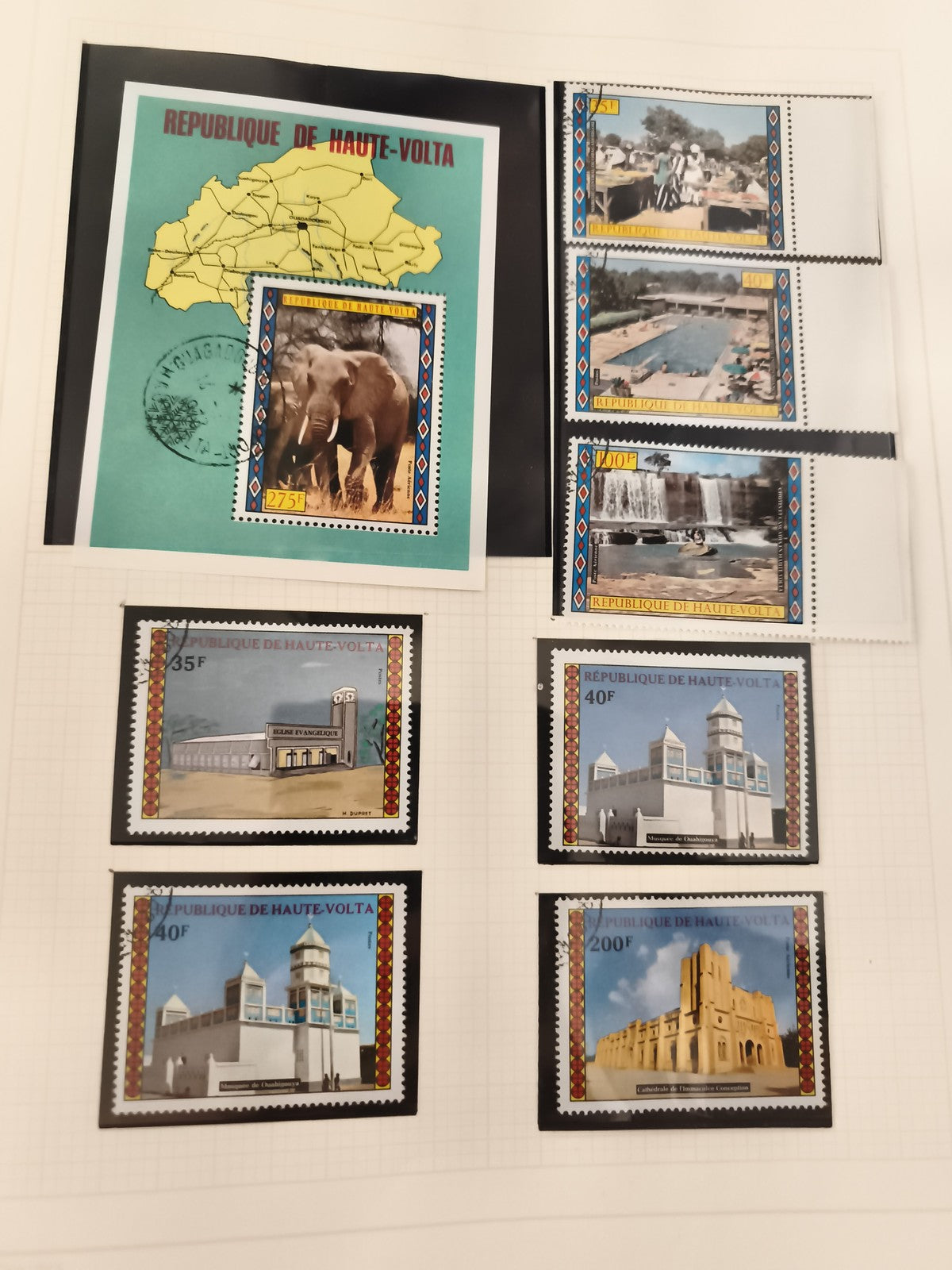 Timbres Haute-Volta Afrique animaux monuments paysages philatélie