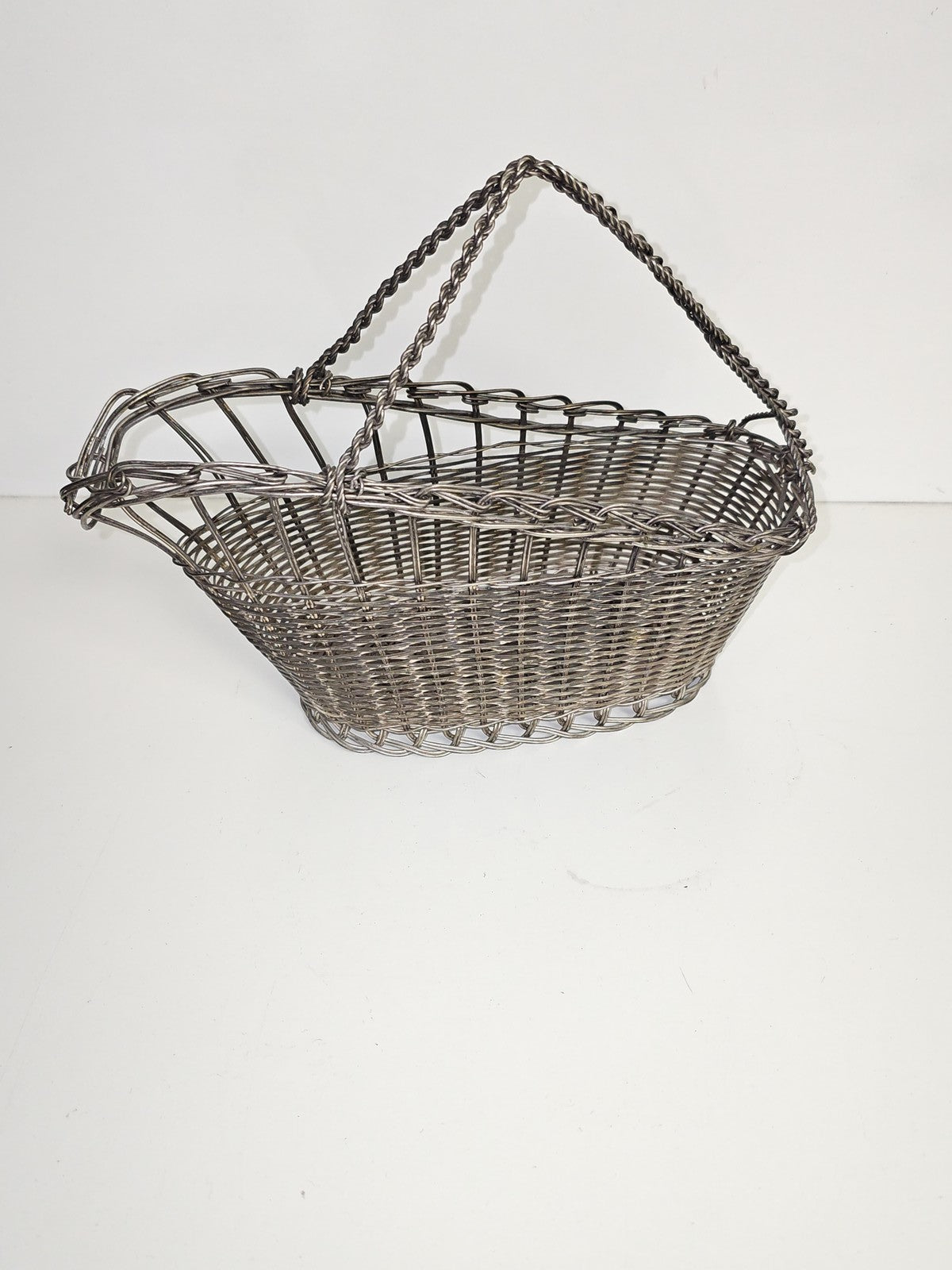Petit panier vintage en métal argenté artisanal, ancien, marque Ancienne déco ré