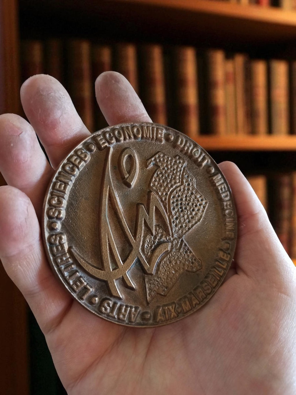 Médaille bronze signée Science Économie vintage