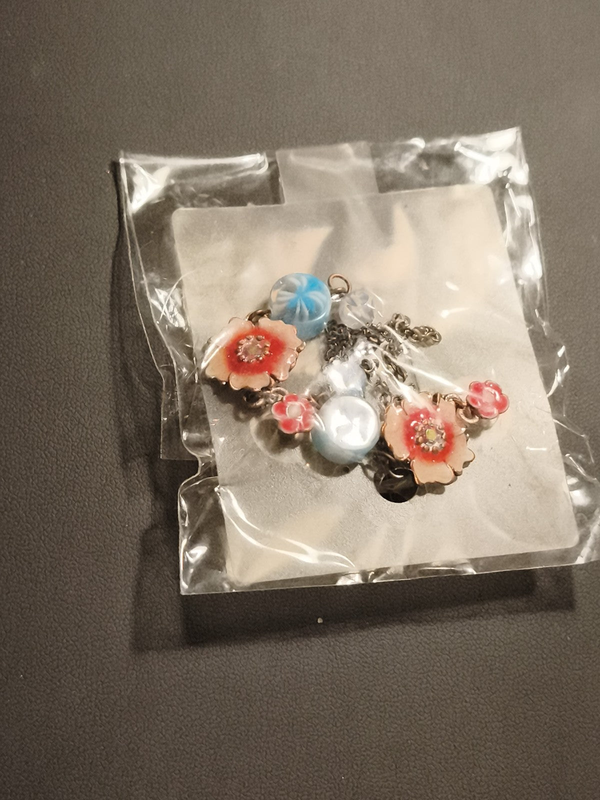 Boucles d’oreilles vintage fleurs émaillées et perles, deadstock ancien magasin