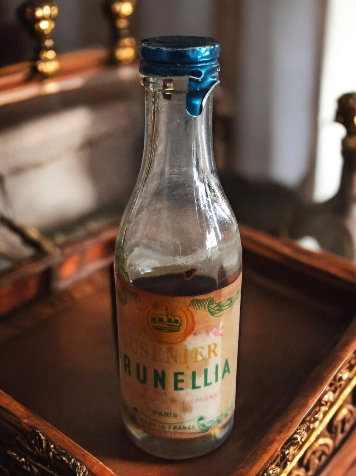 Bouteille mignonette Runellia Paris ancienne, étiquette couronne, vintage alcool
