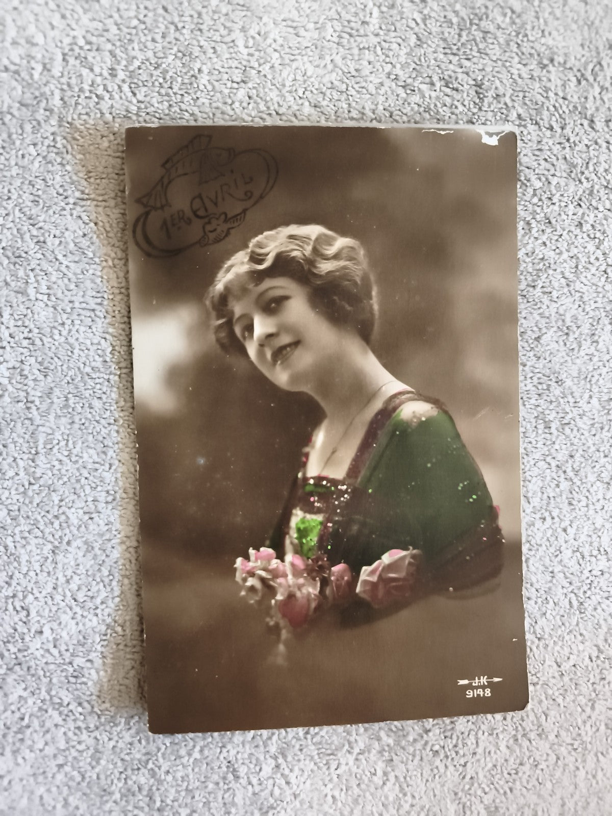 CPA femme 1er Avril début XXe, photo colorisée, roses, JHK 9148
