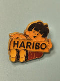 Vintage pin's Haribo enfant logo jaune rouge collection publicitaire ancien