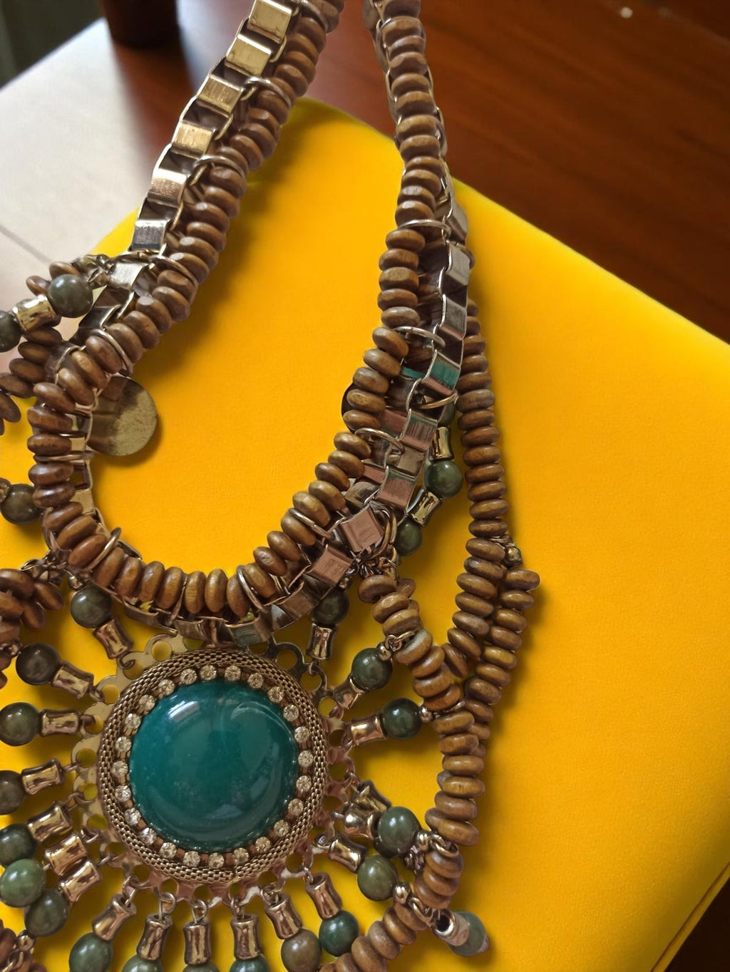 Collier ethnique vintage gros maillons pendentif cabochon vert rétro fantaisie