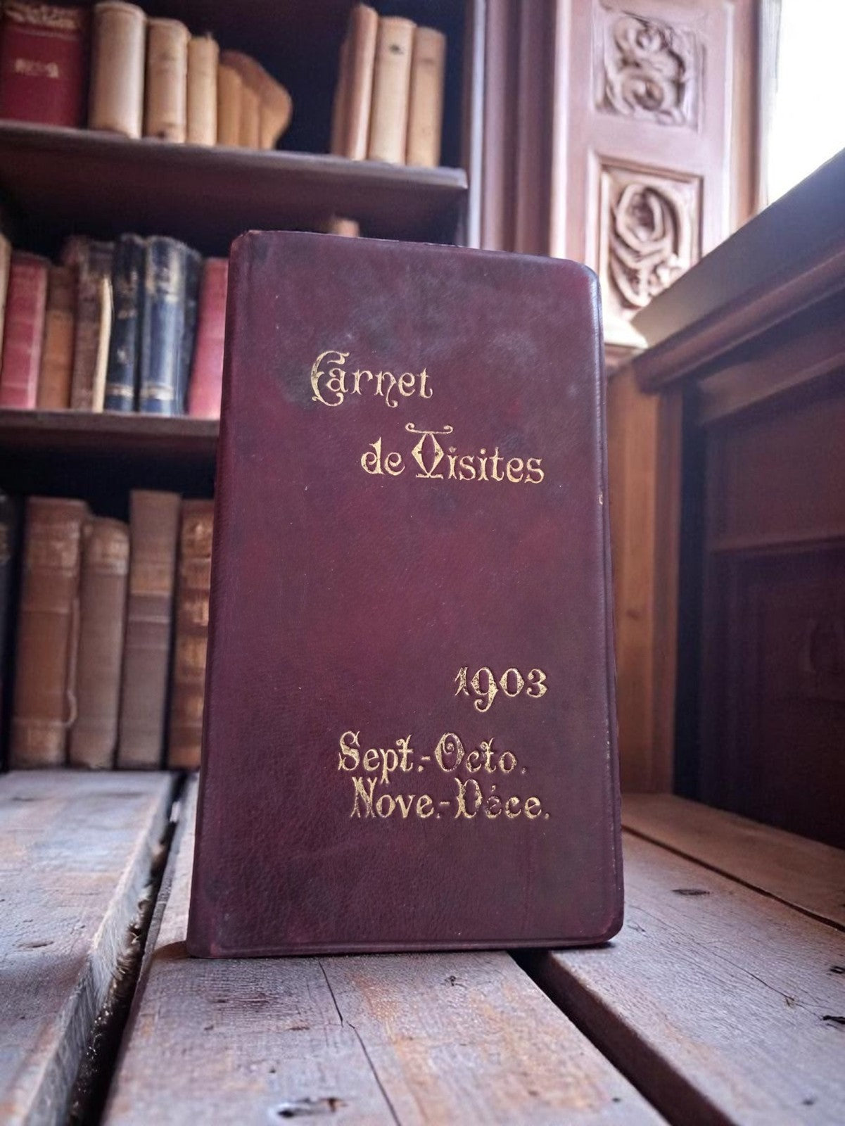 Carnet de visites ancien 1903 en cuir bordeaux, écriture dorée, vintage collecti