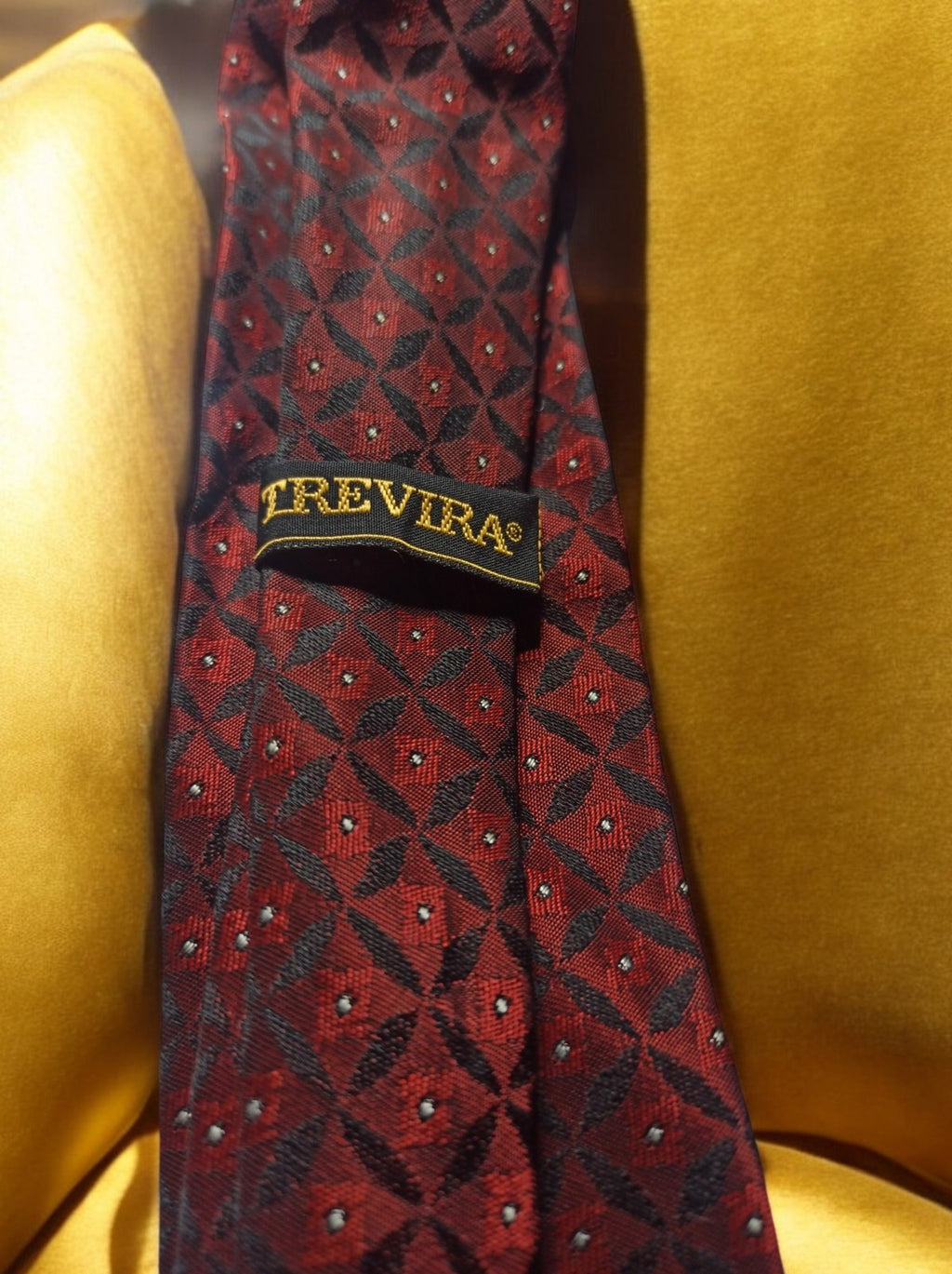 Cravate vintage Trevira bordeaux motif géométrique classique rétro
