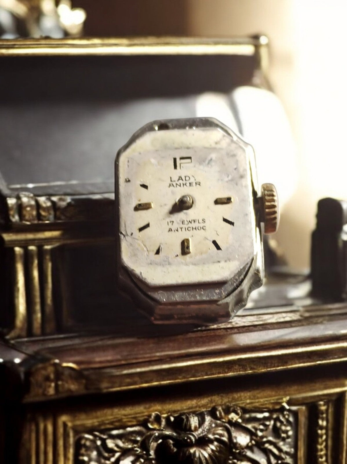 Montre mécanique vintage Lady Anker 17 jewels antichoc femme rectangulaire