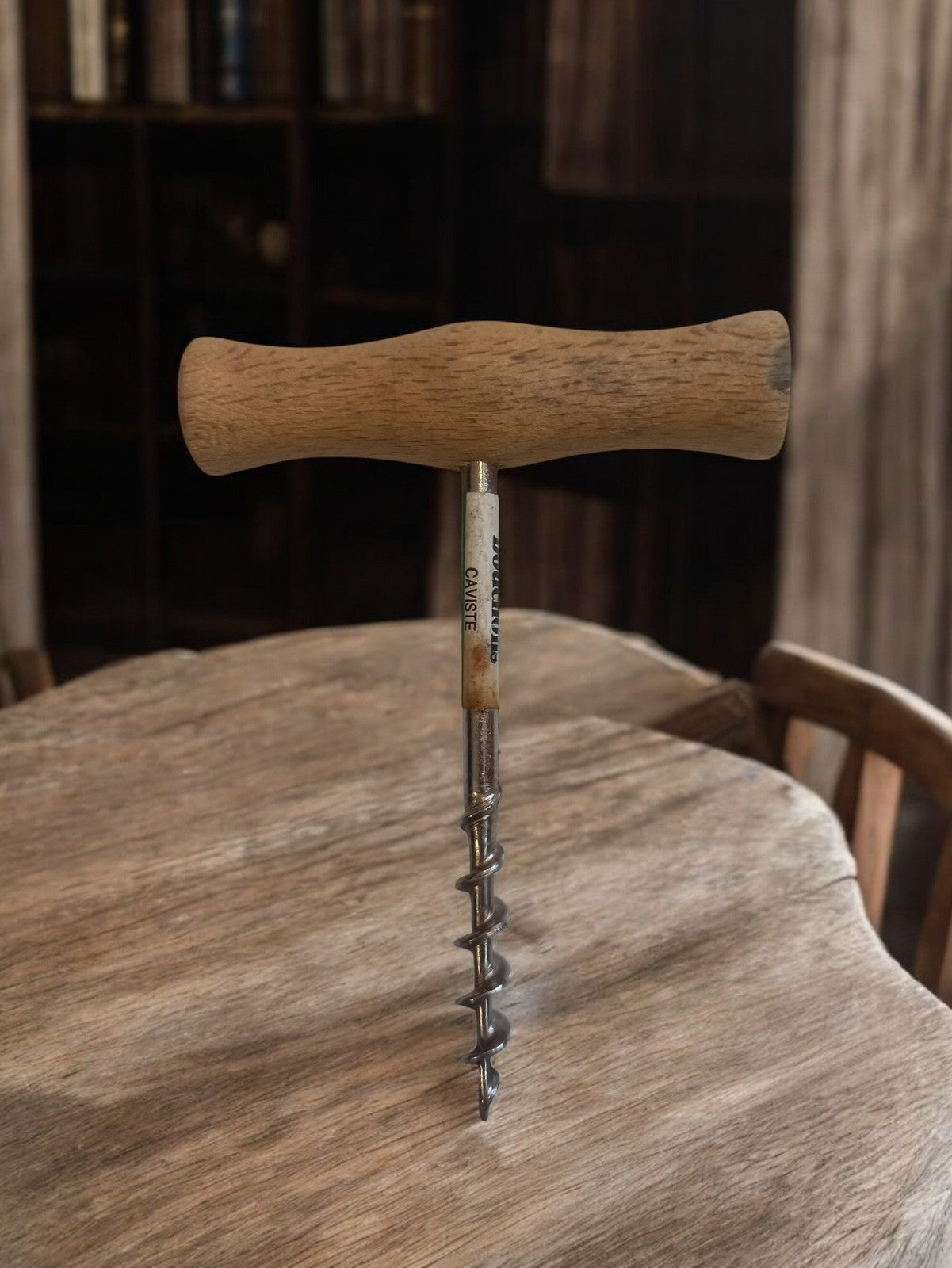 Tire-bouchon ancien vintage bois et métal, accessoire rétro caviste