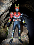 Figurine articulée Kamen Rider Bandai rouge noir or, ceinture détail, action fig