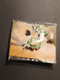 Paire de boucles d’oreilles vintage fleurs émaillées vert perle, deadstock