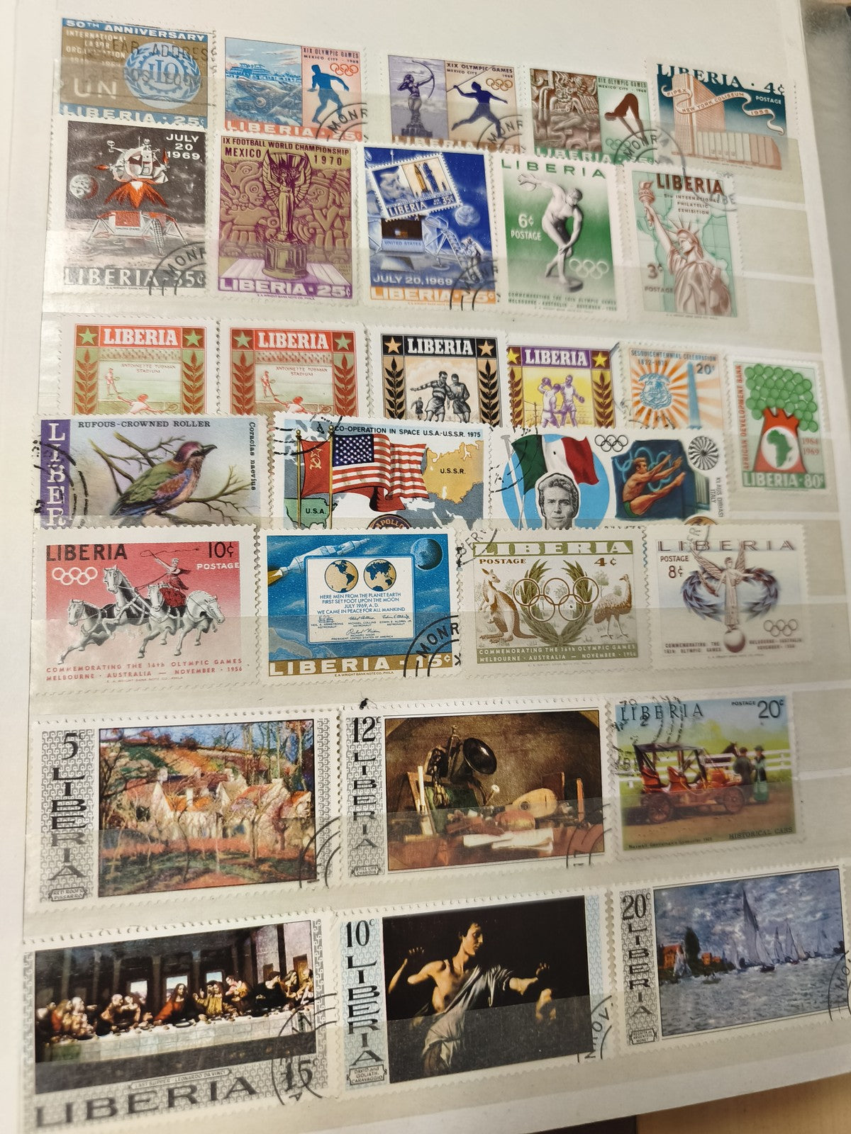 Lot de timbres Liberia thématiques sports, arts et histoire ? multicolores