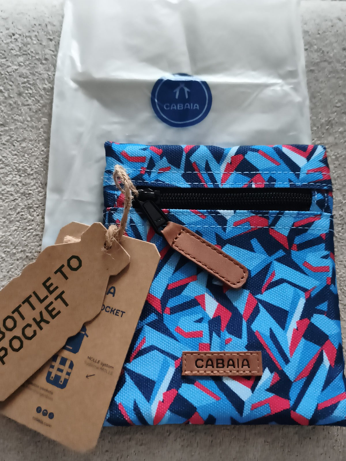 Pochette Cabaia bleu motifs géométriques zip 15 cm neuve accessoire sac