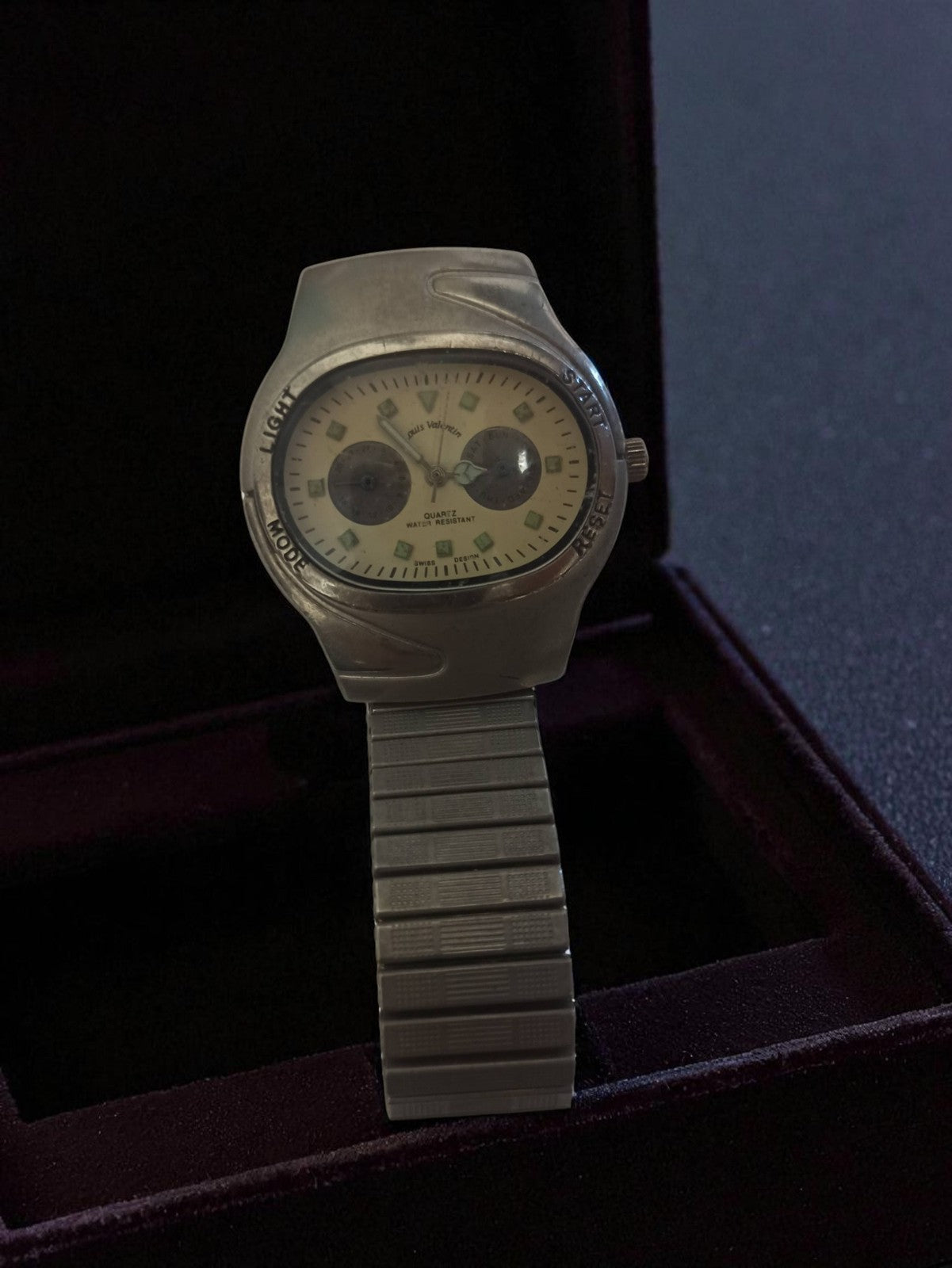 Montre femme Louis Valentin vintage, bracelet métal, quartz rétro