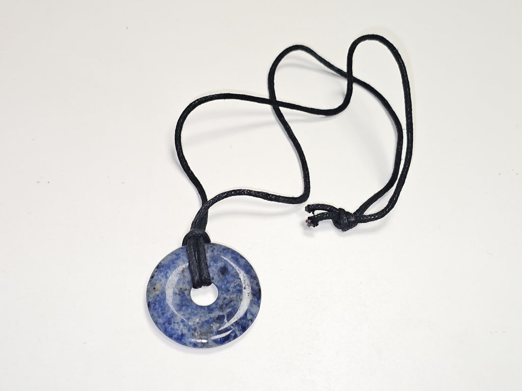 Collier pendentif beignet sodalite pierre naturelle bleu élégant bijou femme occ