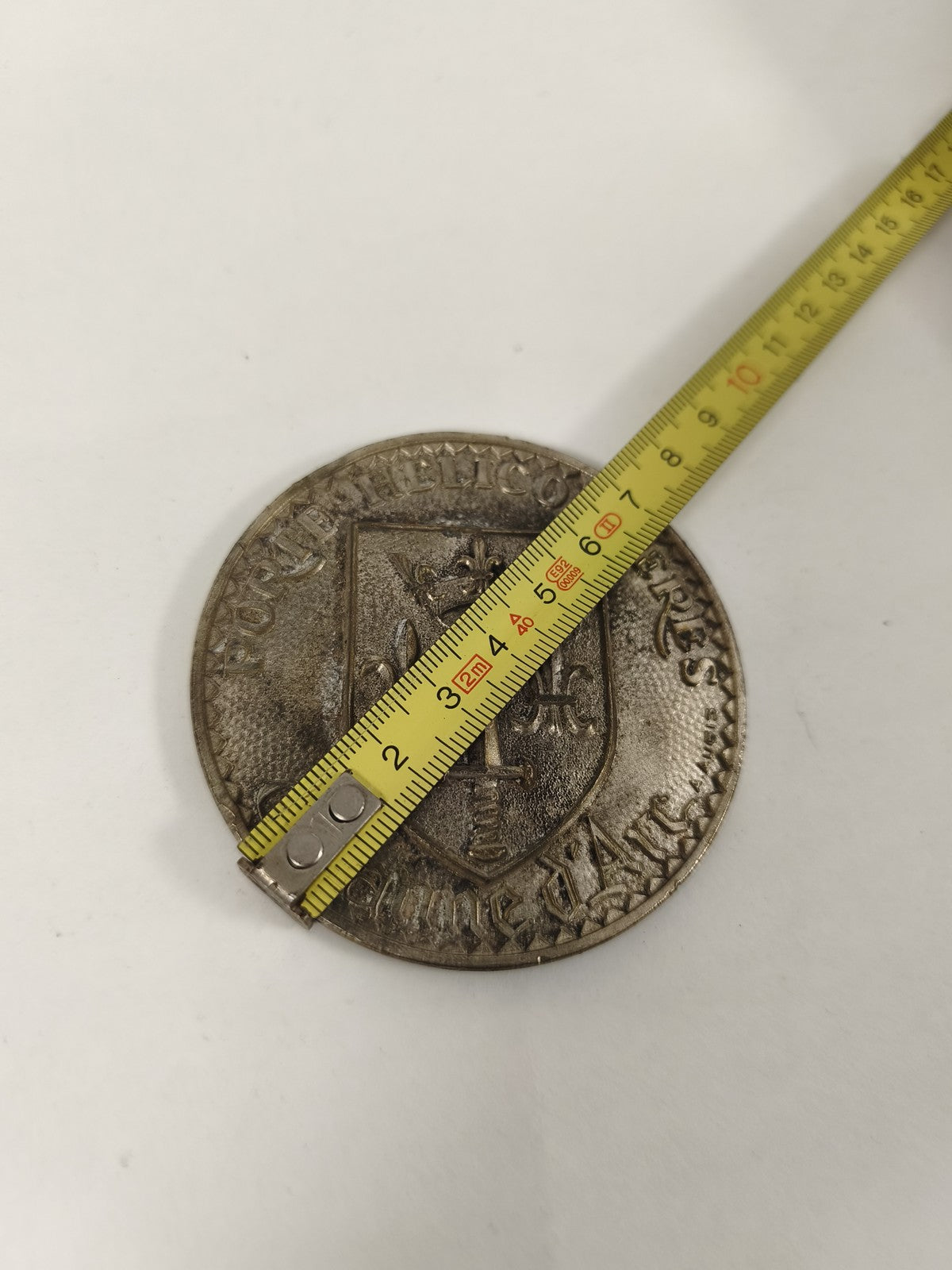 Médaille vintage Marine Nationale porte-hélicoptère Jeanne d'Arc ancien insigne