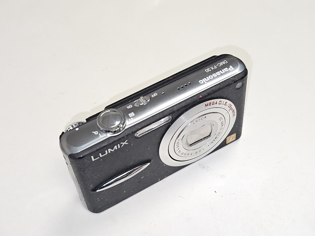 Appareil photo Panasonic DMC-FX30 non fonctionnel pour pièces détachées réparati