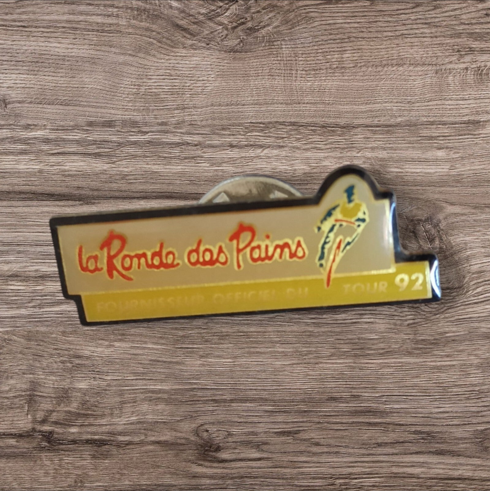 Pin's vintage La Ronde des Pains Tour 92 – Fournisseur officiel cyclisme