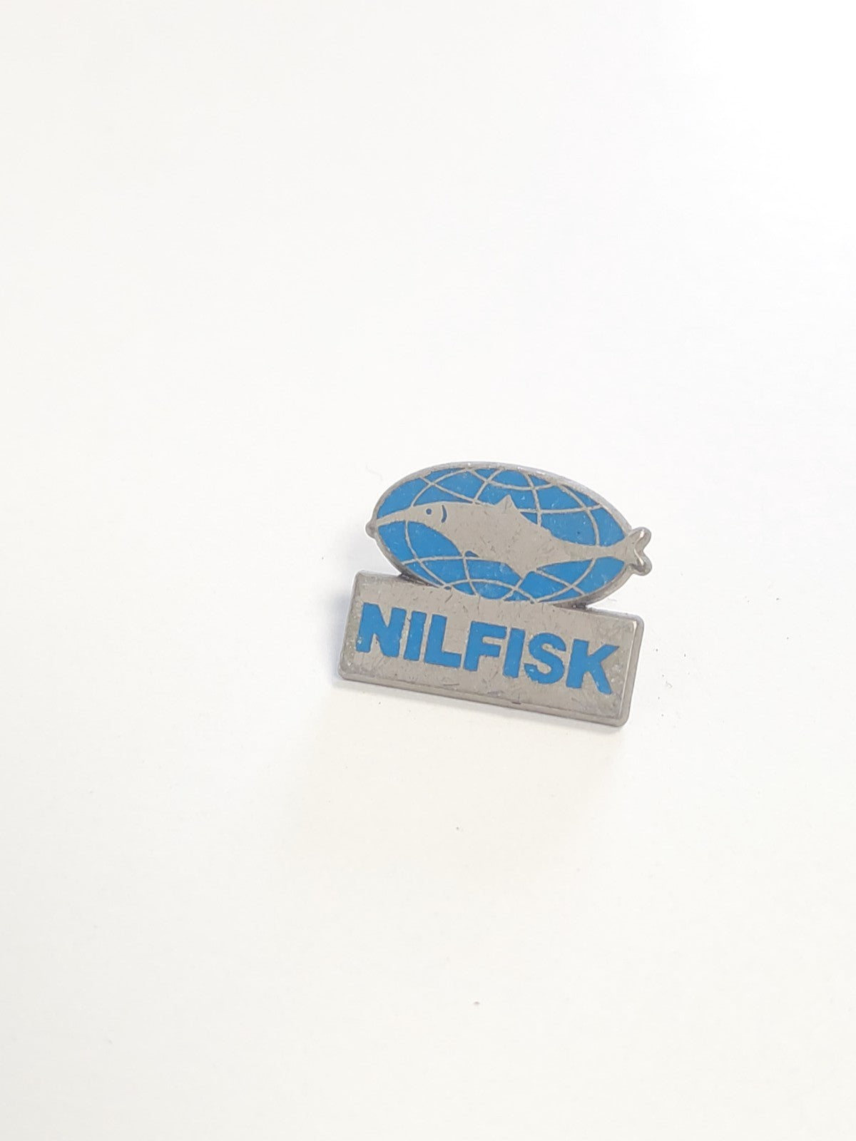 Pin's rétro ancien Nilfisk pour collectionneur, badge publicitaire vintage rare