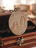 Pendentif religieux catholique vintage en métal, scène apparition, médaillon anc