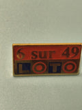 Vintage pin's Loto 6 sur 49 rectangulaire rouge bleu ancien collection (Ref 9)